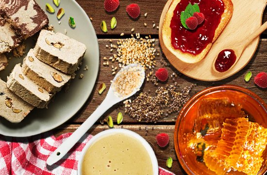 العسل أم المربى؟ أيهما الخيار الصحي الأفضل على مائدة الإفطار