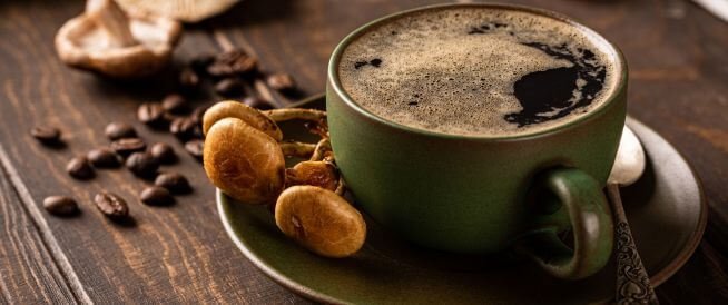 قهوة الفطر أم القهوة التقليدية: أيهما الخيار الصحي الأفضل؟