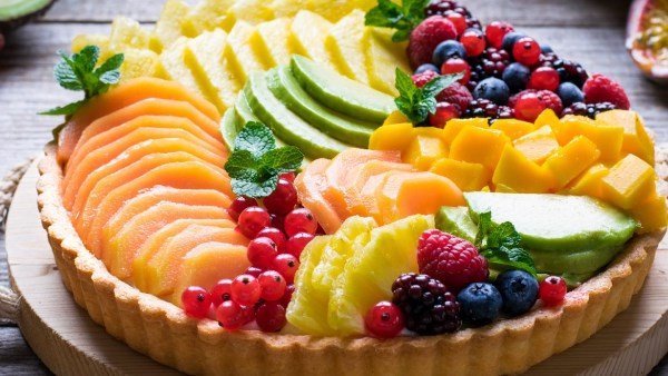 دليلك لتحضير تارت الفواكه بطريقة منزلية سهلة وشهية