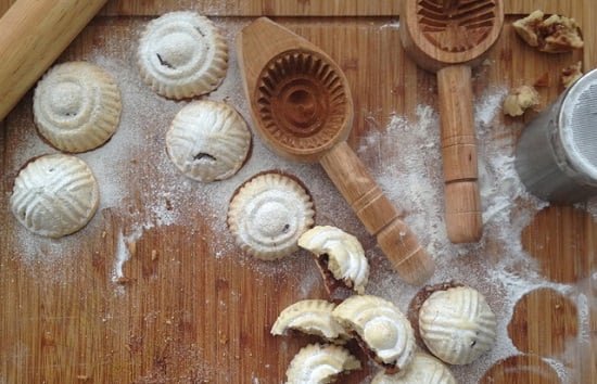 الكعك بالعجوة.. حلوى مصرية أصيلة تجمع عبق التراث ومذاق العيد