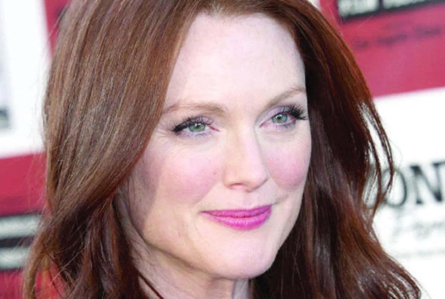 جوليان مور تحصد جائزة “نساء في الحركة” في مهرجان كان السينمائي 2026