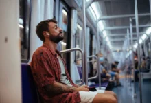 الموسيقى في العلاج النفسي.. فوائد مشروطة وتحذيرات من الاستخدام العشوائي