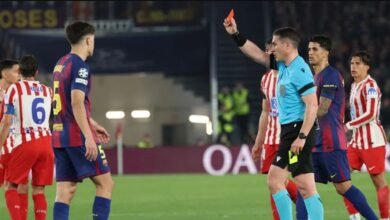 إيقاف حكم مباراة برشلونة وأتليتكو مدريد