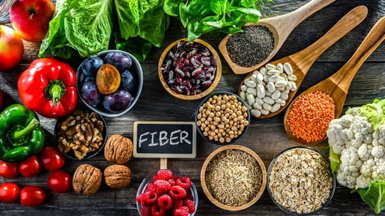 دراسة: توقيت تناول الألياف في الصباح يعزز الشبع وصحة الأمعاء