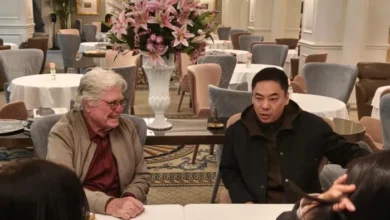 حسين فهمي يبحث تطوير الشراكة السينمائية مع مهرجان بكين