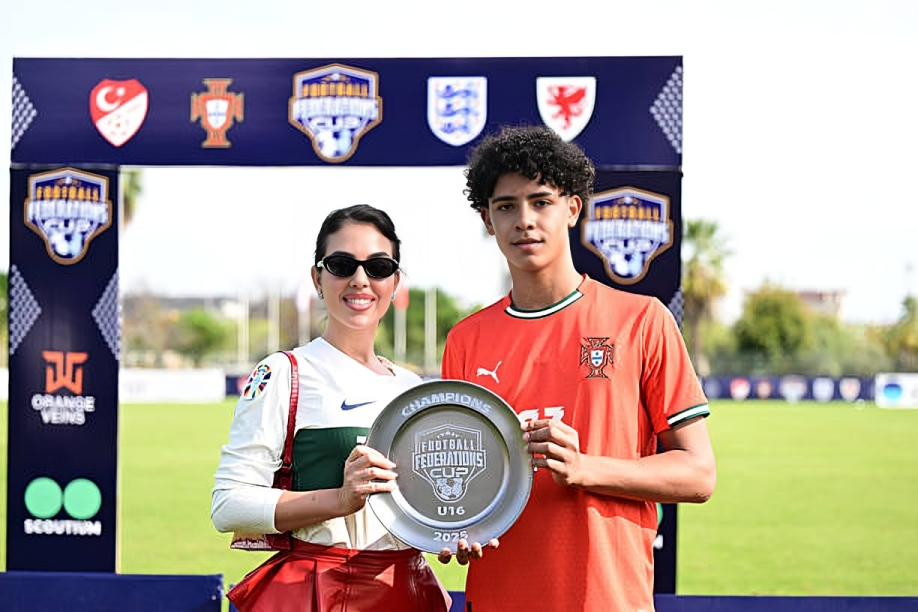 كريستيانو جونيور