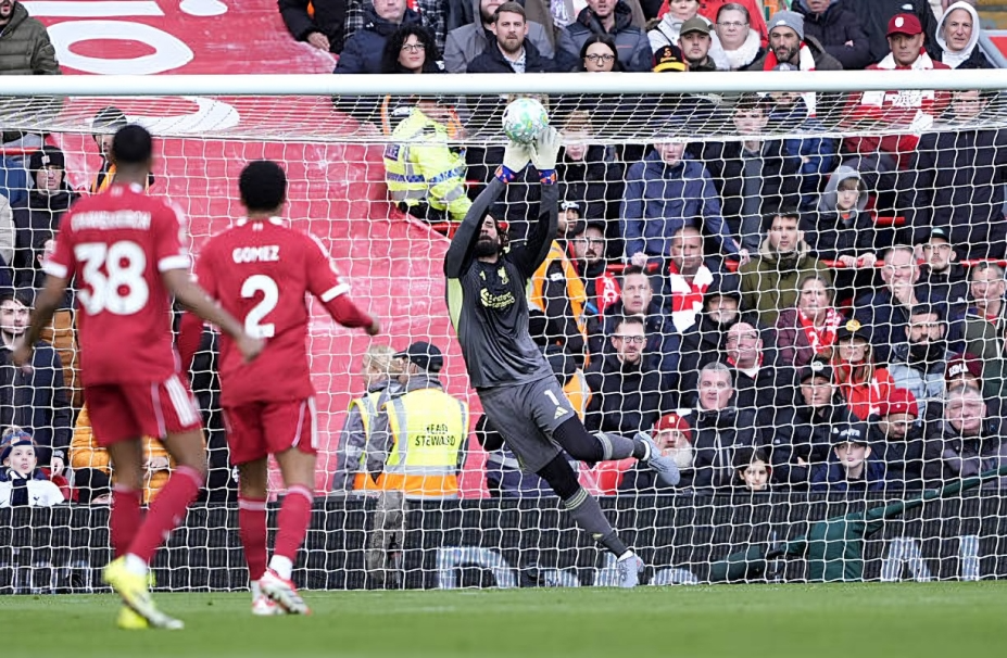  أليسون بيكر